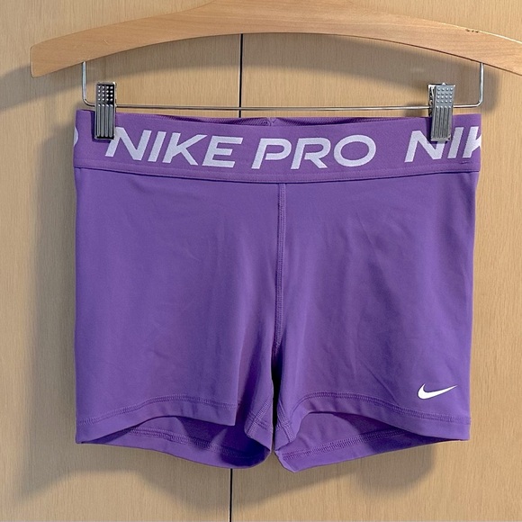 Nike Pro Dri-Fit Mid-Rise Medium Support Short - NWT - Picture 2 of 9